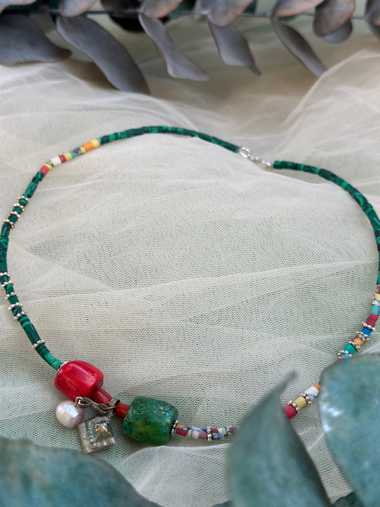 inci detay antika parçalı kolye