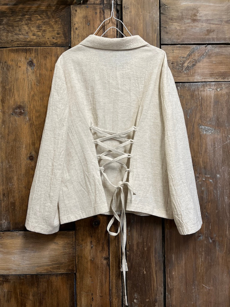 Arka Birit Krem Ceket