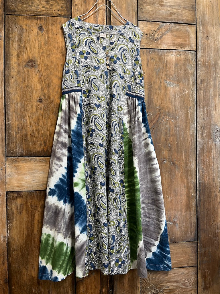 Büzgü Yan Detay Batik Elbise