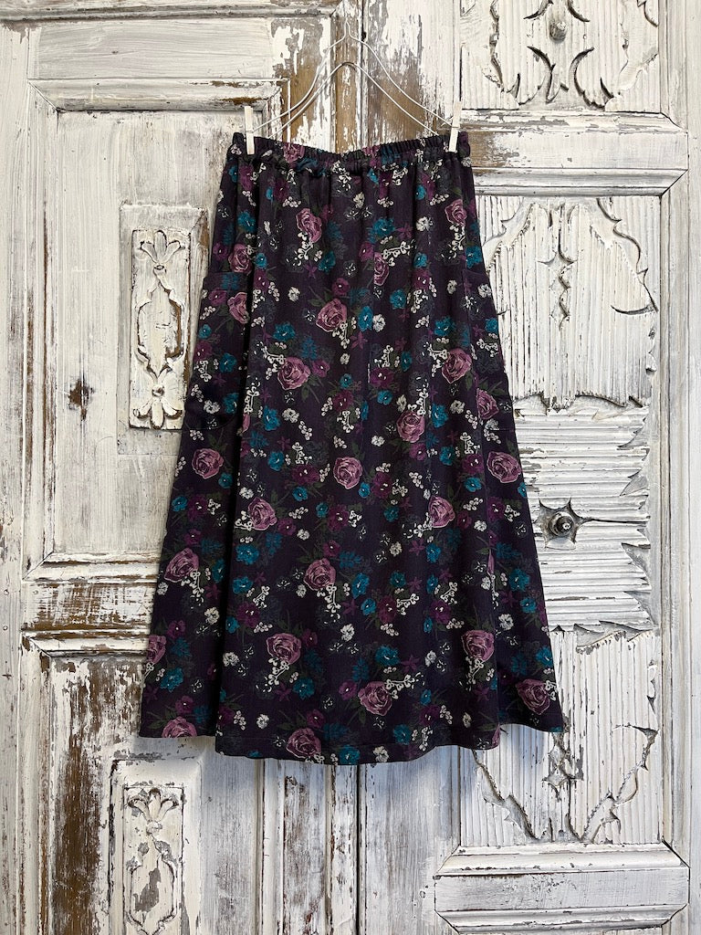 mor çiçek desenli yanları cepli midi etek