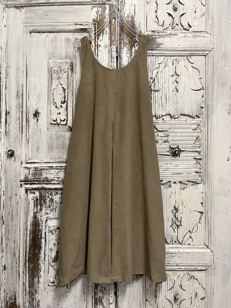 bej fitilli kadife cep detay elbise