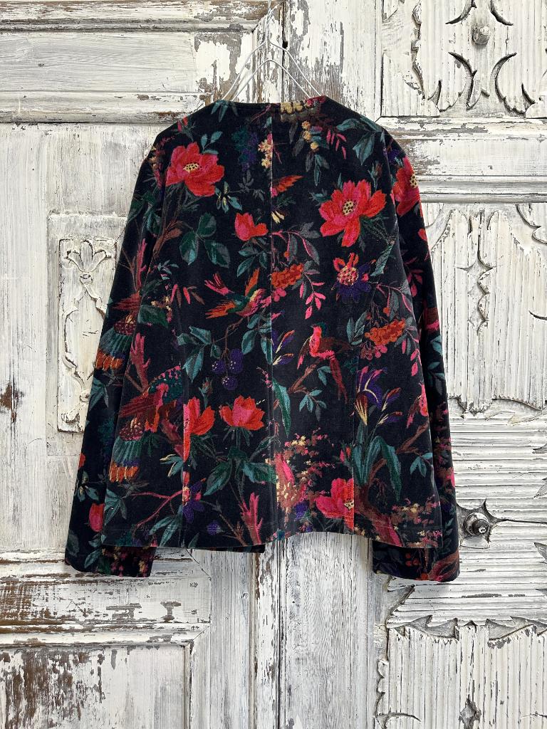 Siyah desenli kadife ceket