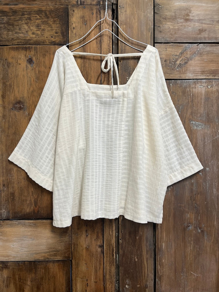 Kare Yaka Detay Bluz