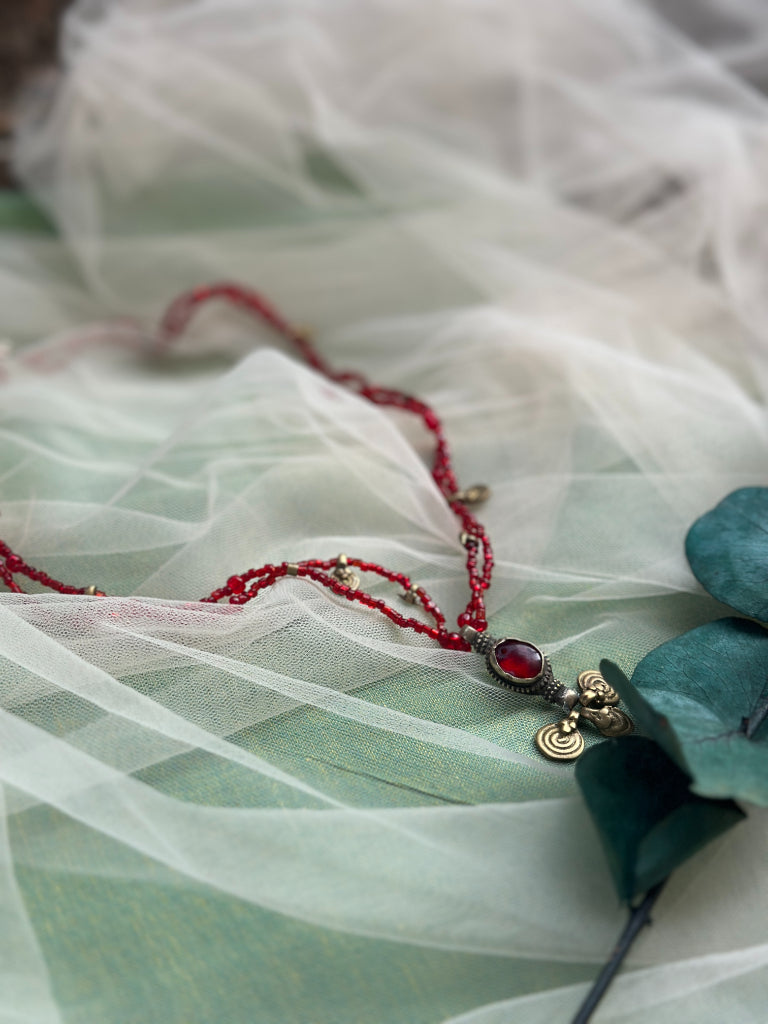 kırmızı antika parçalı kolye