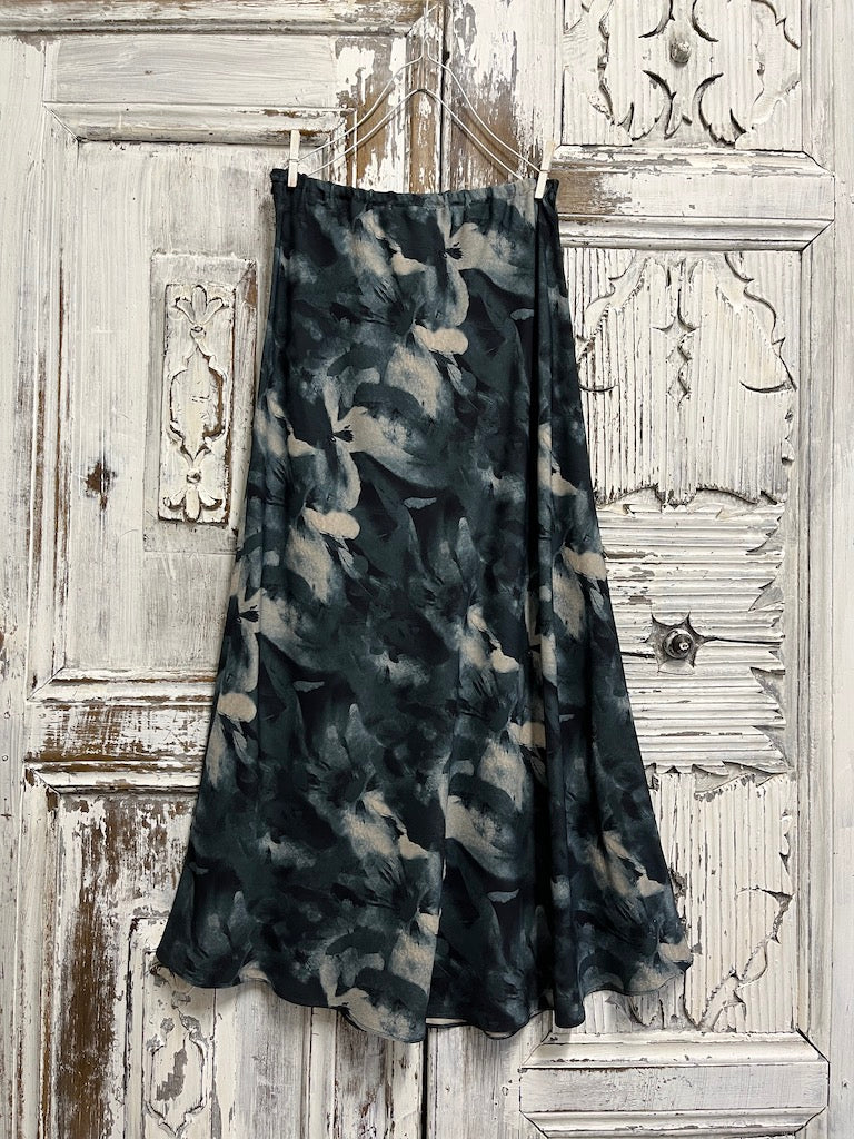 mavi çiçek desenli uzun verev etek