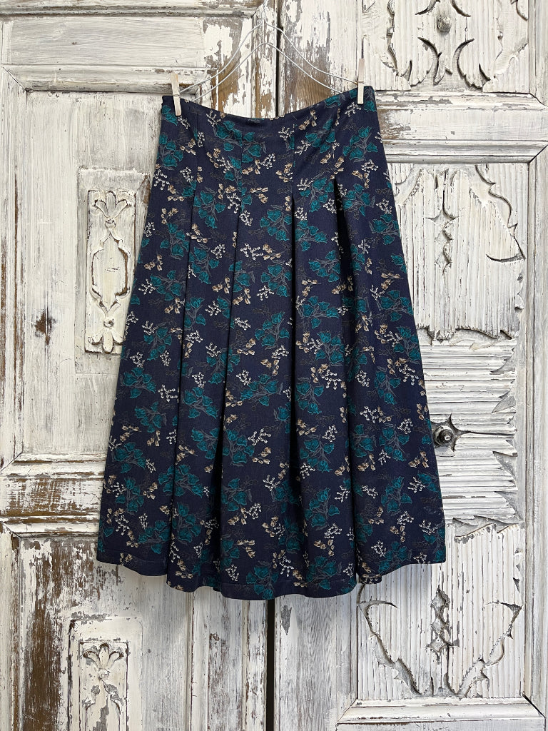 mavi kalın pileli etek