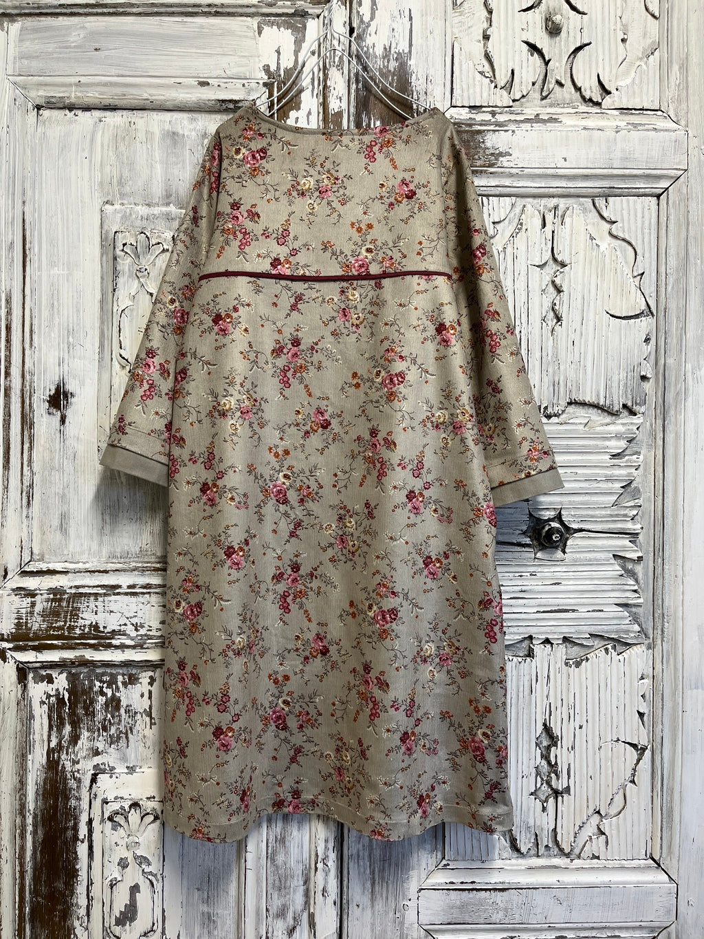 kadife çiçek desenli elbise