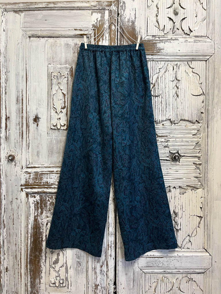 mavi desenli boru paça pantolon