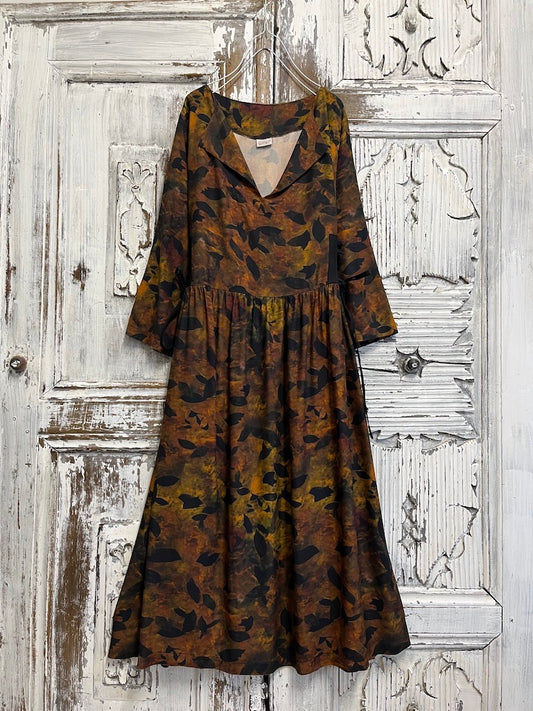 Yaprak desenli yanları brit bağcıklı elbise