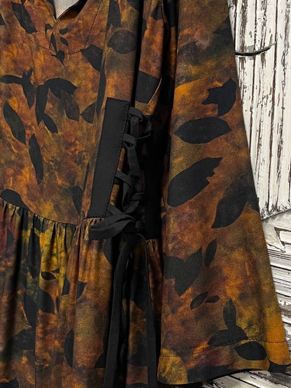 Yaprak desenli yanları brit bağcıklı elbise
