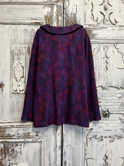 bebe yaka mor renkli soyut desenli gömlek