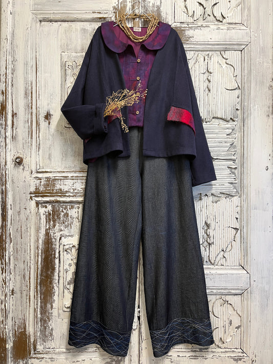 bebe yaka mor renkli soyut desenli gömlek