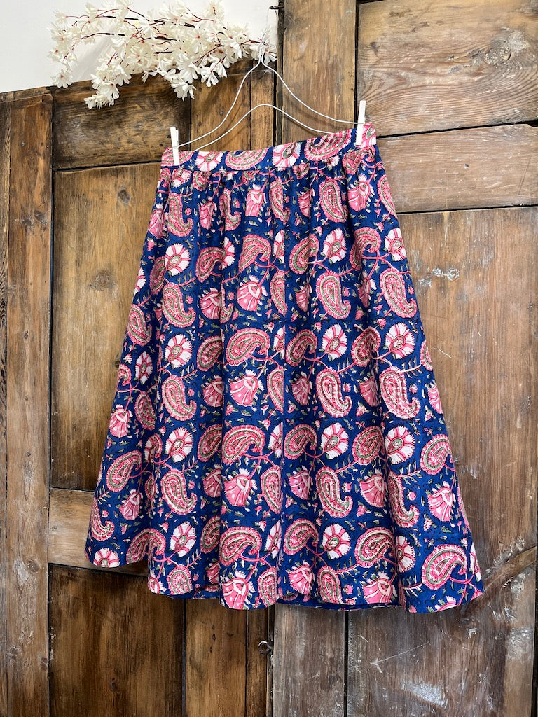 pamuklu pembe lacivert motifli büzgülü etek