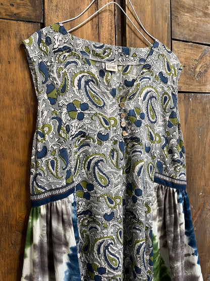 Büzgü Yan Detay Batik Elbise