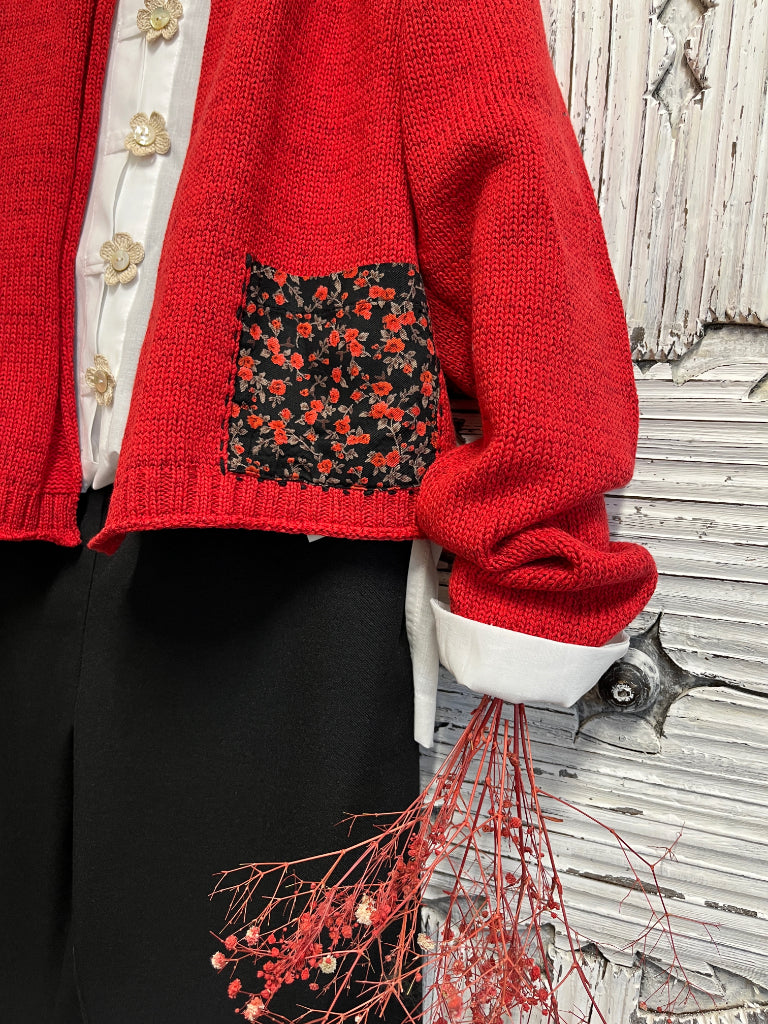 kırmızı mini hırka cepleri farklı kumaş 