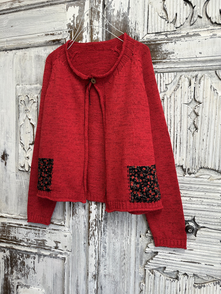 kırmızı mini hırka cepleri farklı kumaş 