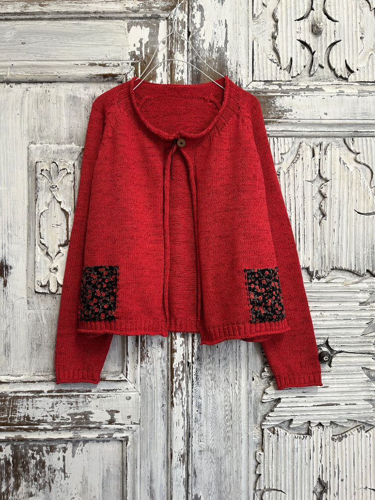 kırmızı mini hırka cepleri farklı kumaş 