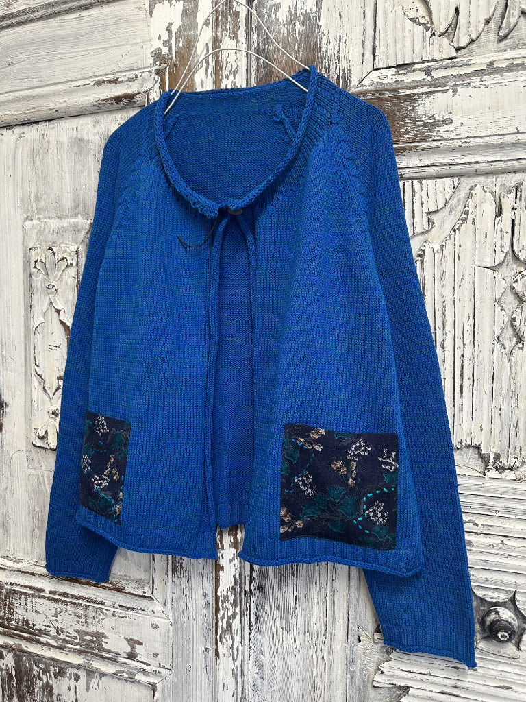 mavi cepleri desenli triko hırka