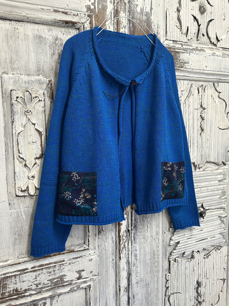 mavi cepleri desenli triko hırka