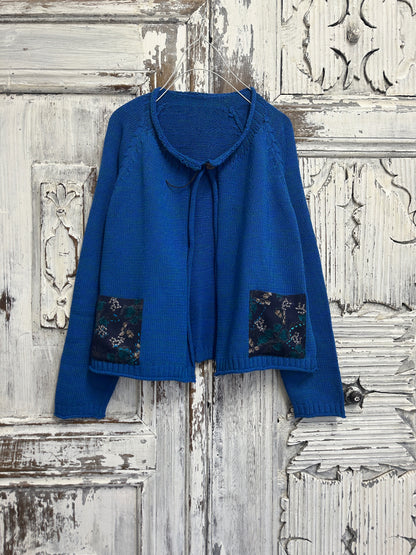 mavi cepleri desenli triko hırka