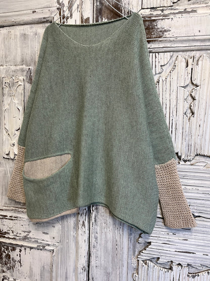Yeşil triko kazak  bej kol örgü ve cepli oversize model