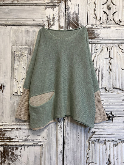 Yeşil triko kazak  bej kol örgü ve cepli oversize model