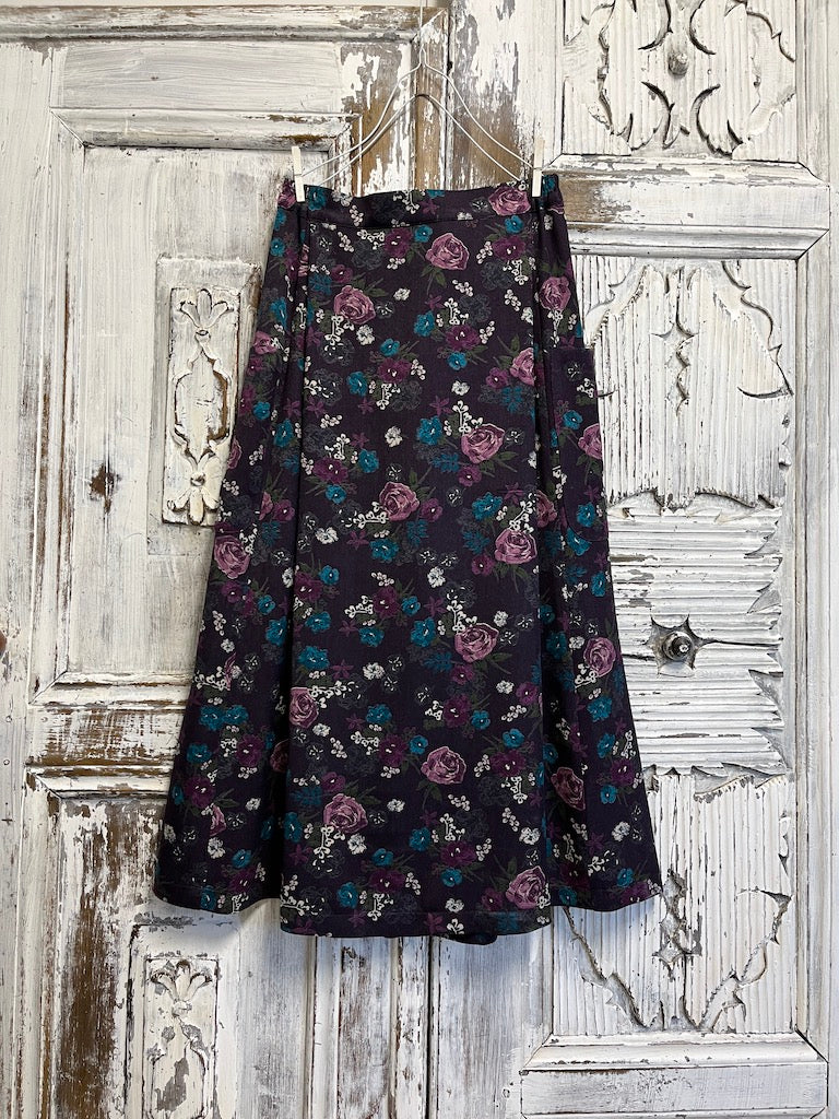 mor çiçek desenli yanları cepli midi etek