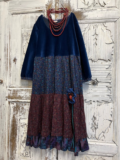 kadife çiçek süslü elbise