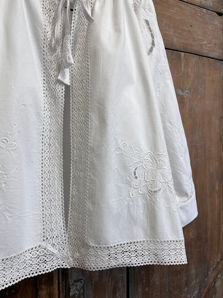 pamuklu beyaz nakışlı ve dantelli ceket