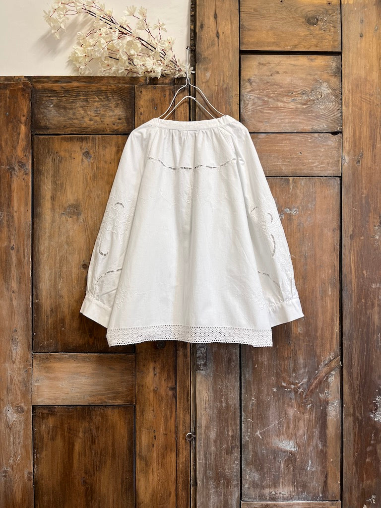 pamuklu beyaz nakışlı ve dantelli ceket