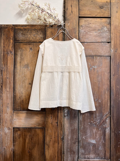 pamuklu krem nakışlı ve dantelli ceket