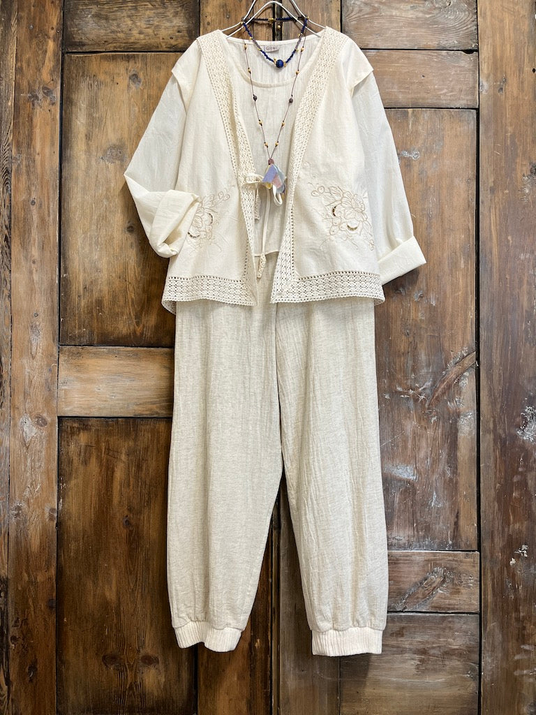 pamuklu krem nakışlı ve dantelli ceket