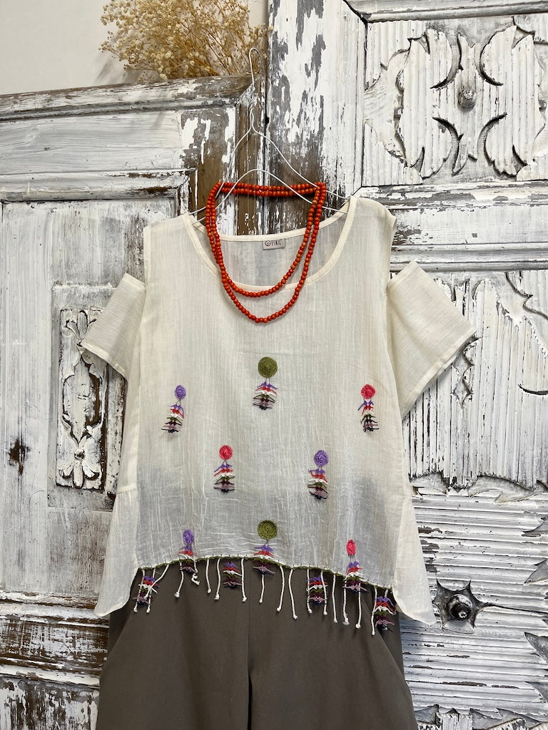 pamuklu el oyası işlemeli kısa kolu bluz