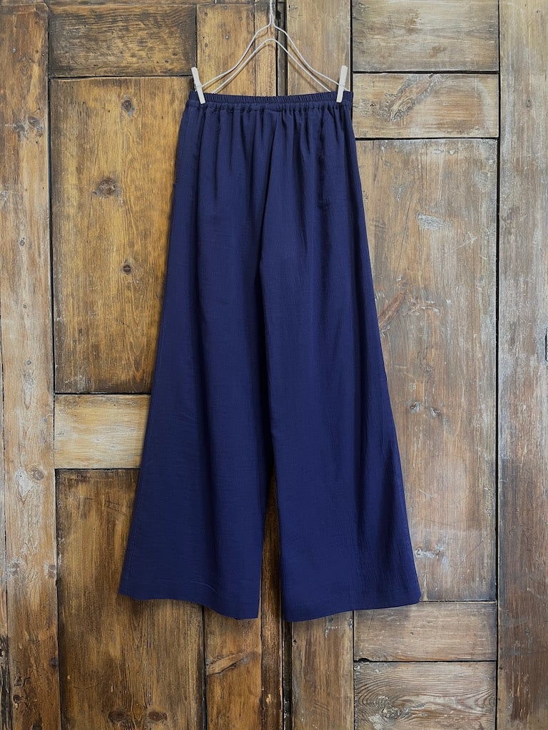 Lastik Detay Dökümlü Pantolon