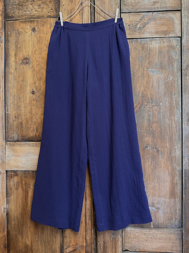 Lastik Detay Dökümlü Pantolon