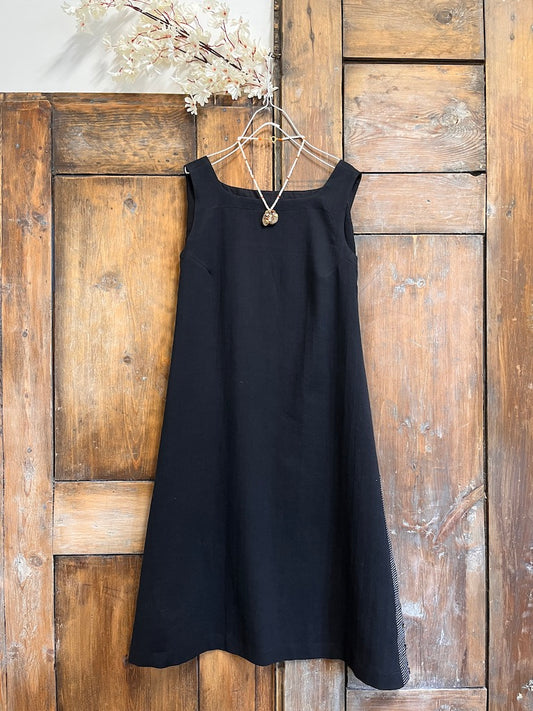 siyah keten kolsuz yırtmaçlı elbise