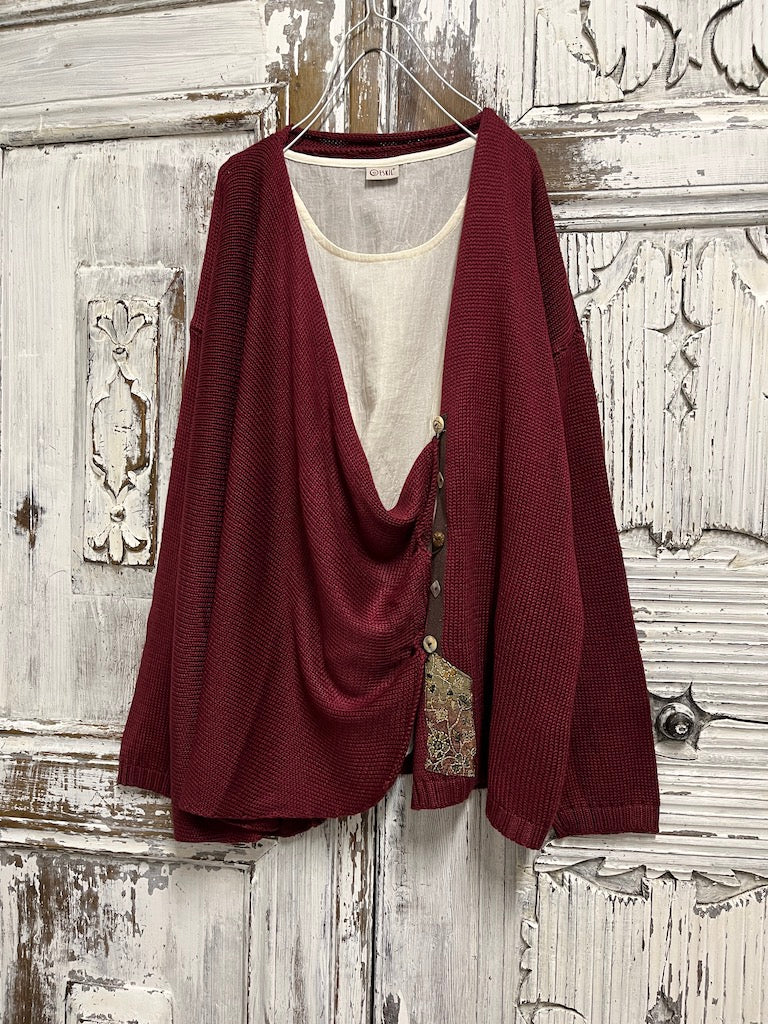 bordo renk asimetrik farklı düğme süslemeli hırka