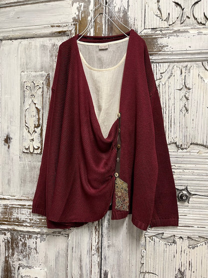 bordo renk asimetrik farklı düğme süslemeli hırka