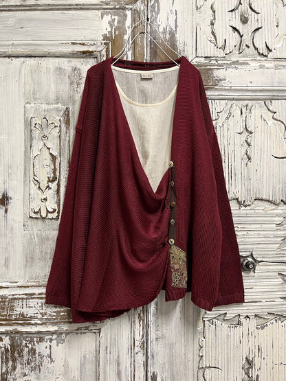 bordo renk asimetrik farklı düğme süslemeli hırka