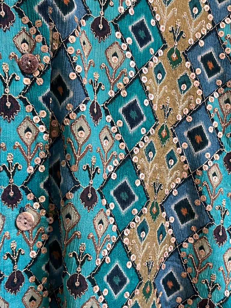 ikat desenli el işi süslemeli bluz