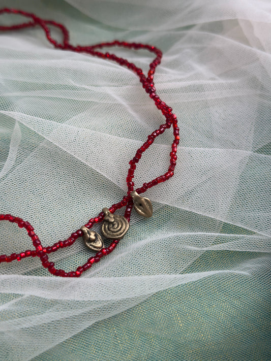 kırmızı antika parçalı kolye