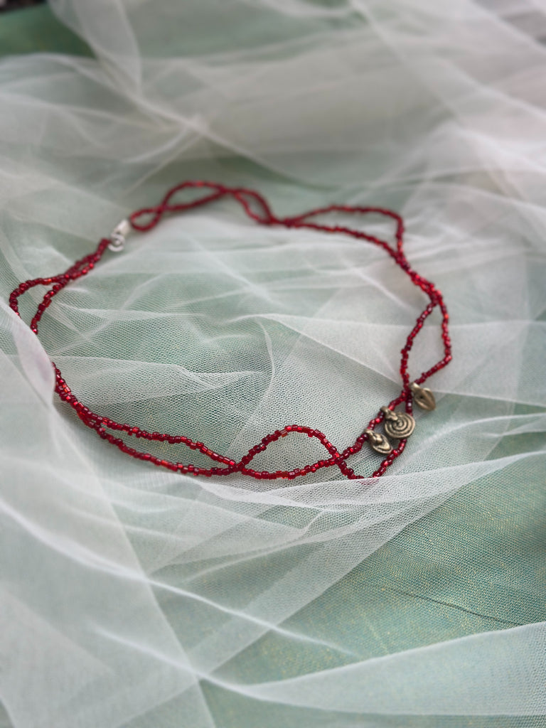 kırmızı antika parçalı kolye