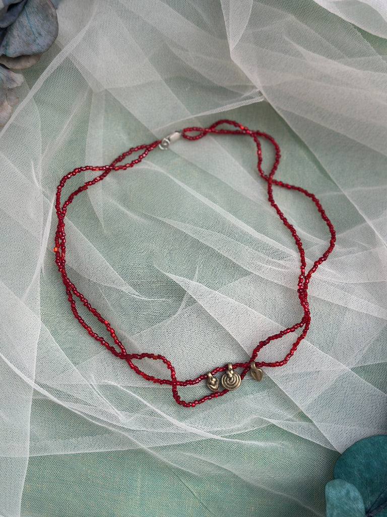 kırmızı antika parçalı kolye