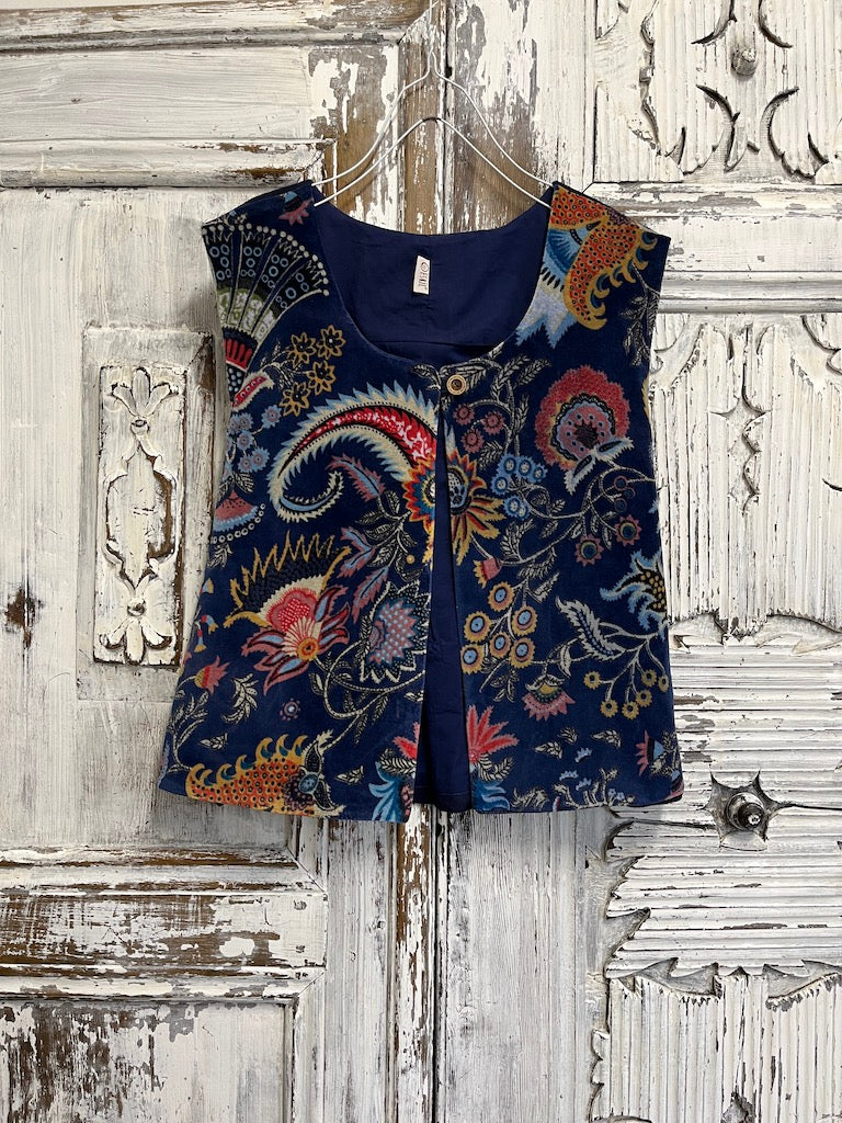 mavi desenli kadife yelek