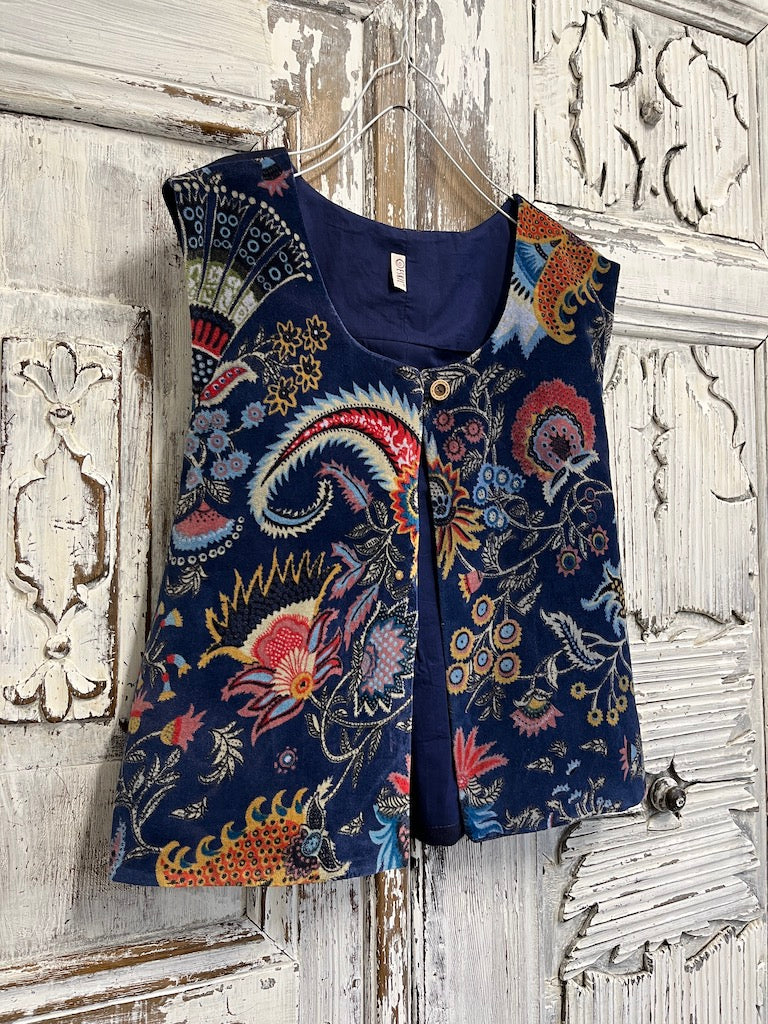 mavi desenli kadife yelek