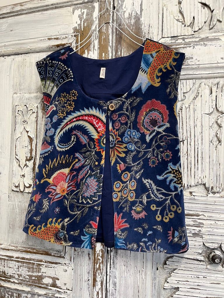 mavi desenli kadife yelek