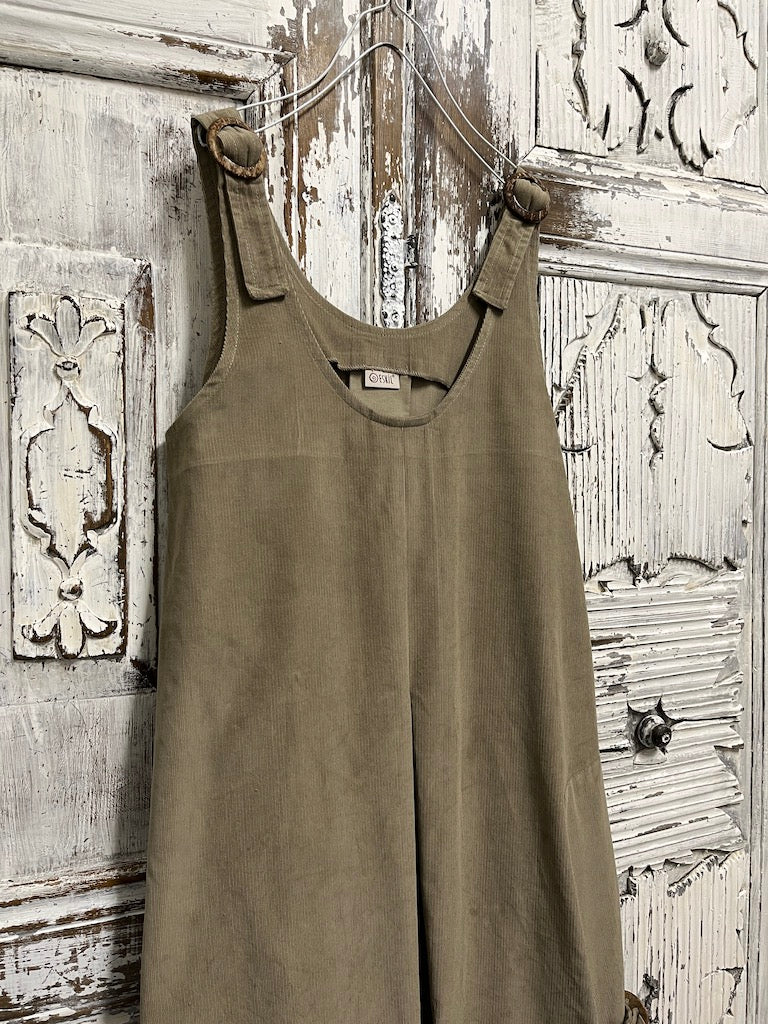 bej fitilli kadife cep detay elbise