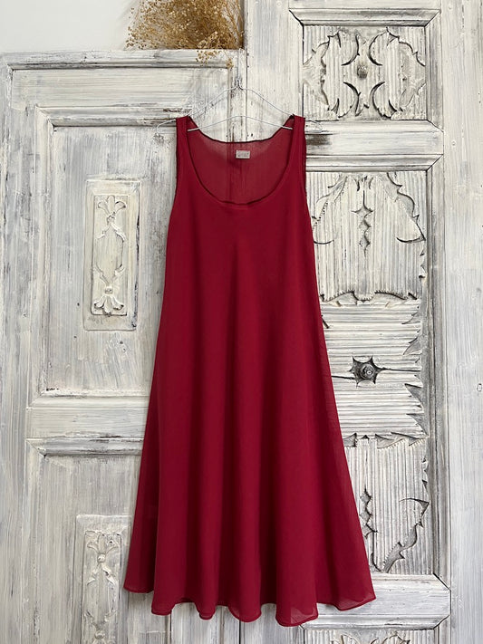 kırmızı kolsuz dış elbise