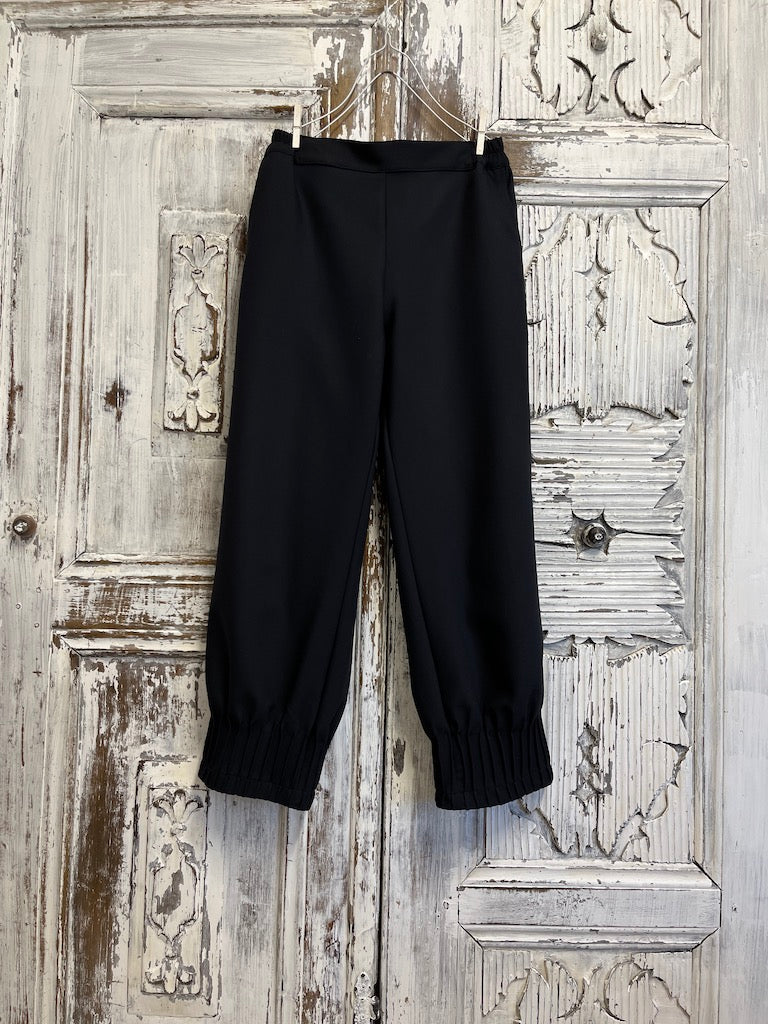 paçası nervür detaylı siyah pantolon