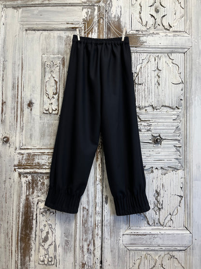 paçası nervür detaylı siyah pantolon